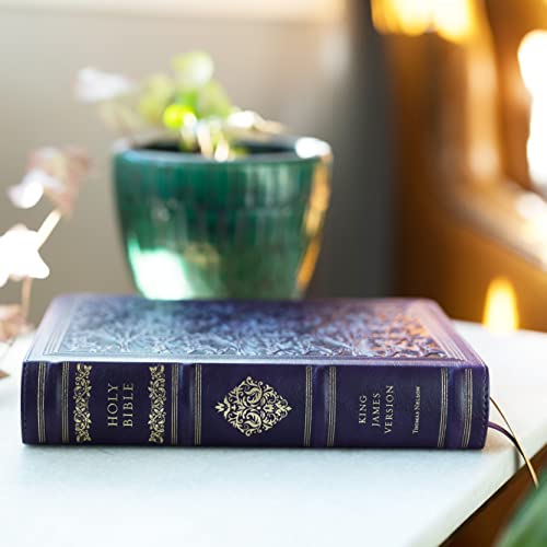 KJV, Personal Size Reference Bible, Sovereign Collection, Leathersoft, Purple, Red Letter, Thumb Indexed, Comfort Print: Holy Bible, King James Version