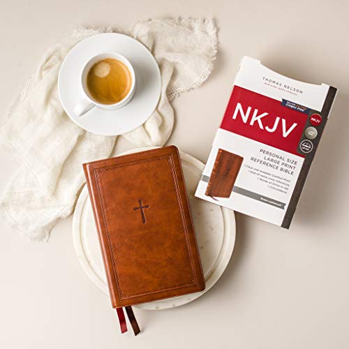 NKJV, End-of-Verse Reference Bible, Personal Size Large Print, Leathersoft, Brown, Red Letter, Comfort Print: Holy Bible, New King James Version