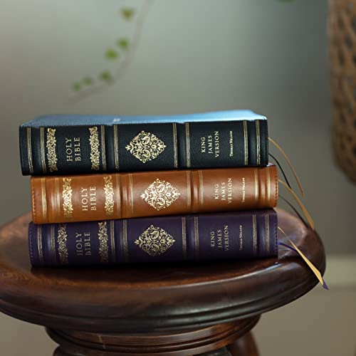 KJV, Personal Size Reference Bible, Sovereign Collection, Leathersoft, Purple, Red Letter, Thumb Indexed, Comfort Print: Holy Bible, King James Version