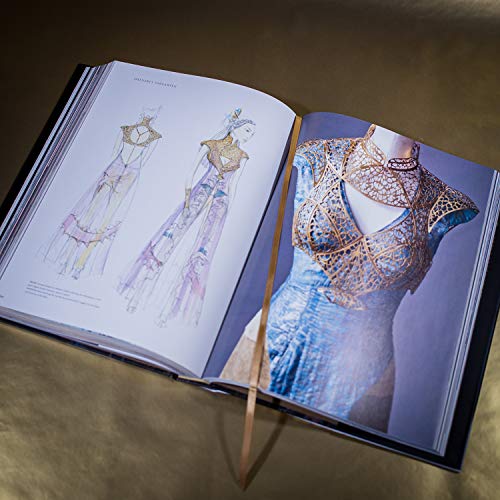 Game of Thrones: The Costumes: The official costume design book of Season 1 to Season 8