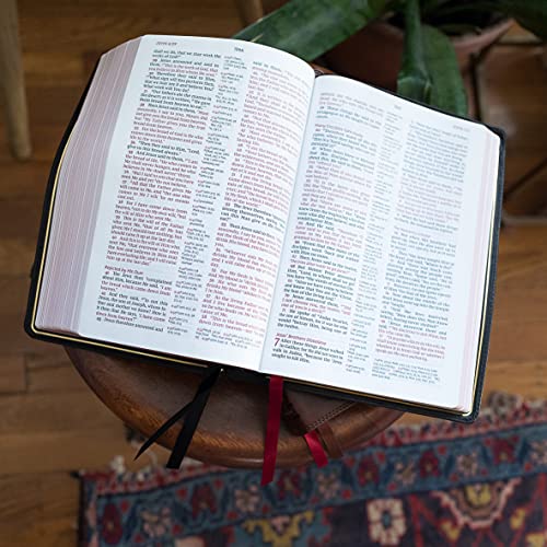 NKJV, Reference Bible, Classic Verse-by-Verse, Center-Column, Genuine Leather, Black, Red Letter, Comfort Print: Holy Bible, New King James Version