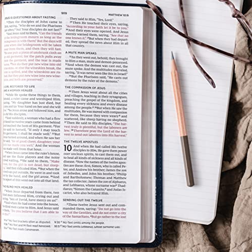 NKJV, Value Thinline Bible, Large Print, Leathersoft, Charcoal, Red Letter Edition, Comfort Print: Holy Bible, New King James Version