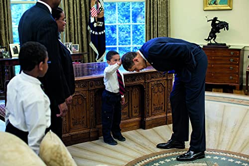 Dream Big Dreams: Photographs from Barack Obama's Inspiring and Historic Presidency (Young Readers)