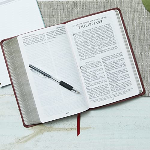 NKJV, Thinline Reference Bible, Leathersoft, Brown, Red Letter, Comfort Print: Holy Bible, New King James Version